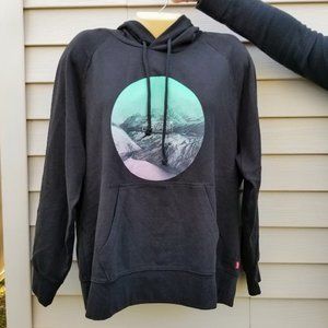 (Sale) New Levi's long sleeve hoodie with mountain nature graphic print sz L